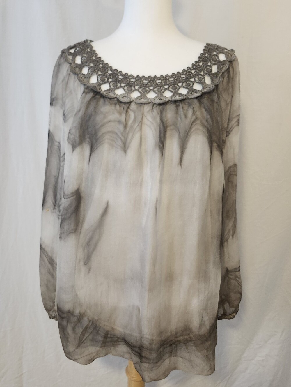 Minkas Gray Crochet-Neck Tie-Dye Lined Blouse With Elastic Hem